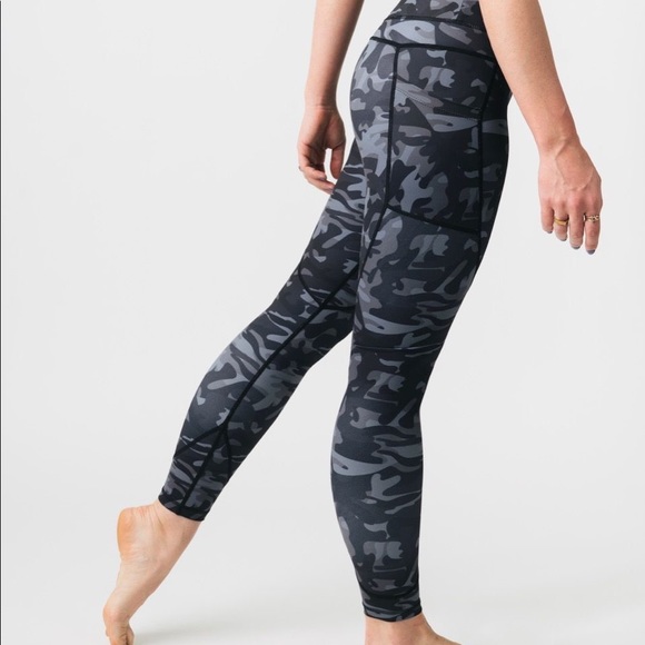 ZYIA Pants - Zyia Camo Light N Tight Capris